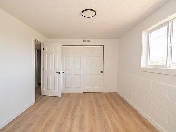 Building Photo - "Charming 5-Bed Sanctuary with Cozy Fireplace on South Rogers Street!"