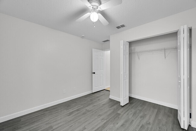 Building Photo - 726 SW Bond Rd
