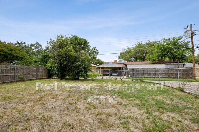 Building Photo - 9007 Sweetwater Dr
