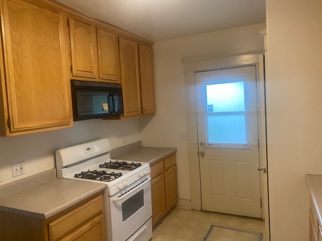 Building Photo - 1237 N Sierra Bonita Ave