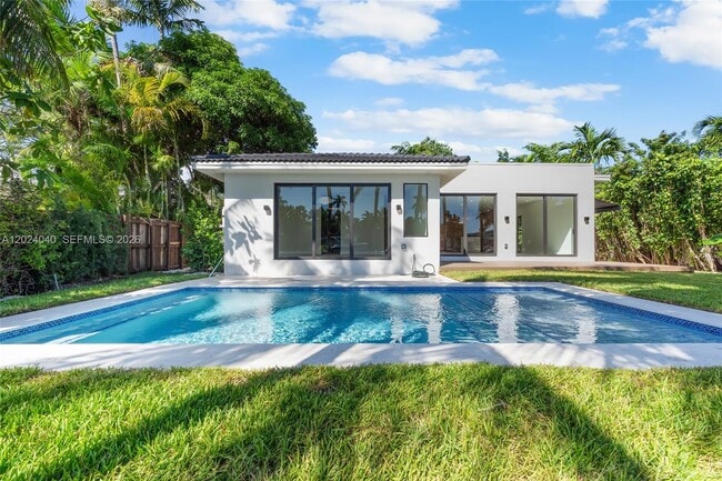 Building Photo - 550 S Shore Dr