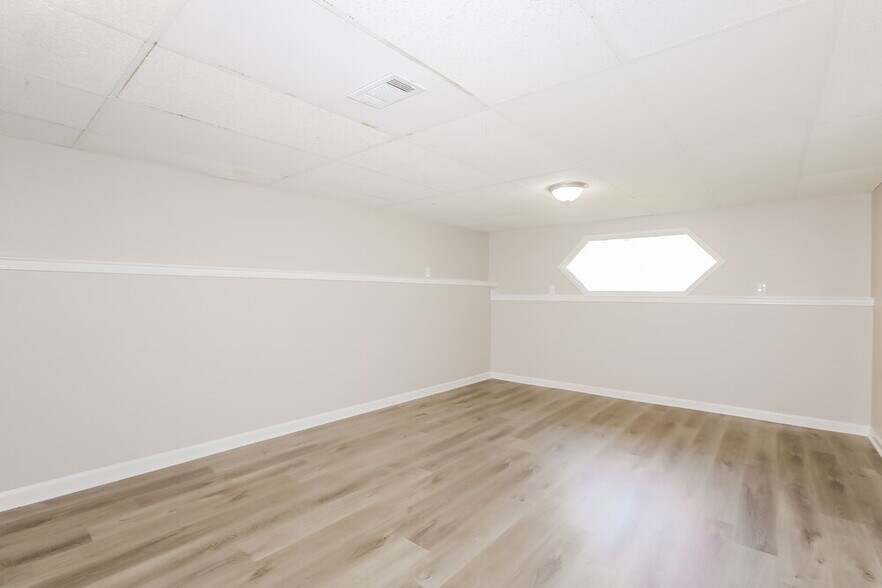 Building Photo - 3684 Linwood Way