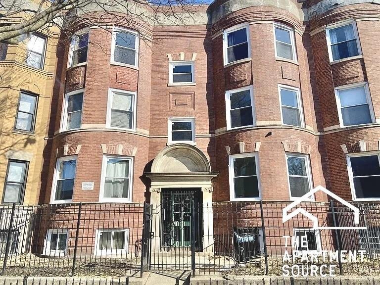 Building Photo - 4009 S Calumet Ave