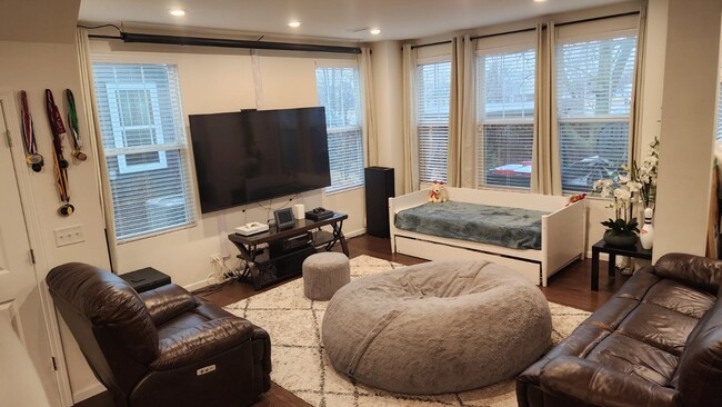 Building Photo - 529 Wolverine Dr