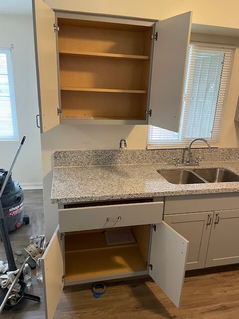 Building Photo - 4639 E Hamilton Ave