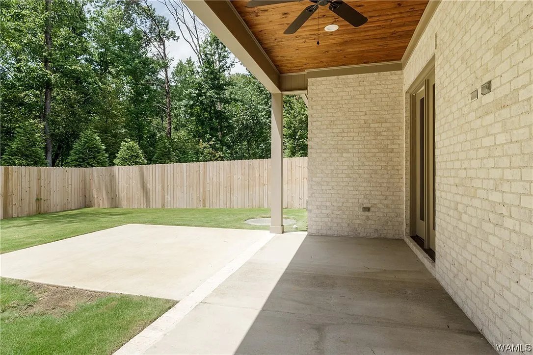 Building Photo - 303 Trails End Ln