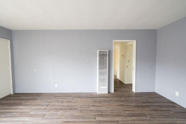 Building Photo - 207 Mayflower Ave