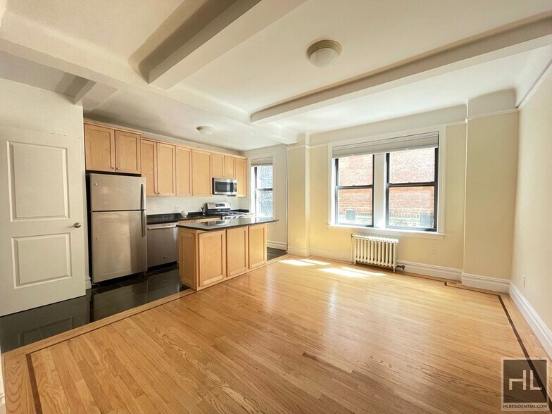 Primary Photo - EAST 92 STREET