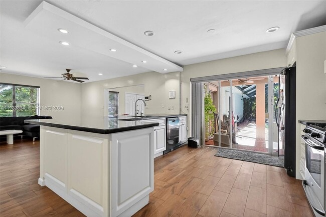 Building Photo - 11890 SW 72nd Pl