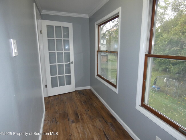 Building Photo - 620 Sanderson Ave