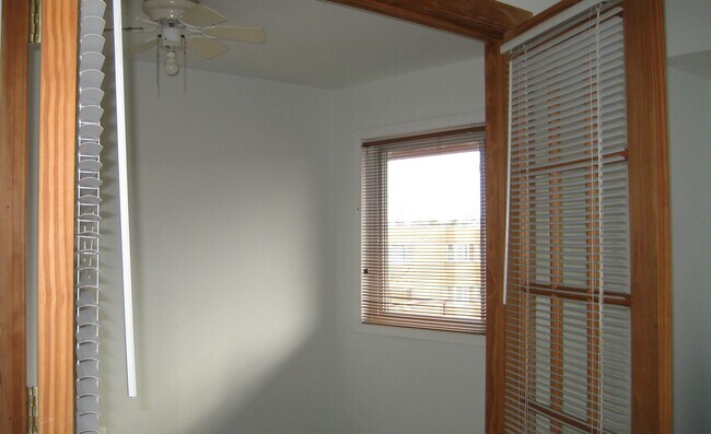 Building Photo - 214 Locust St SE