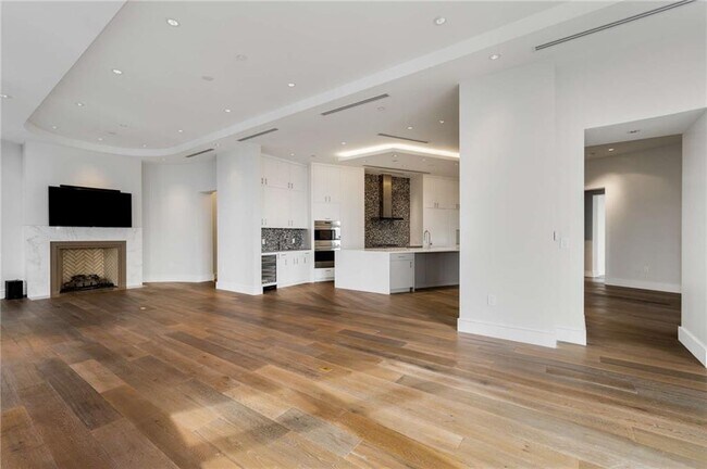 Building Photo - 3376 Peachtree Rd NE