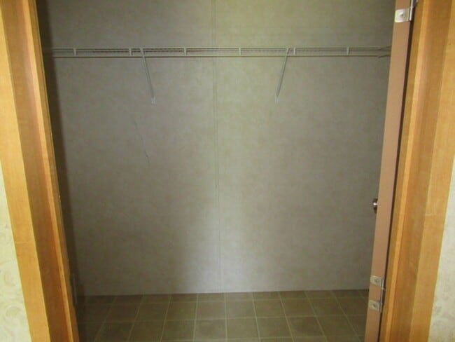 Building Photo - 406 Crystal Dr