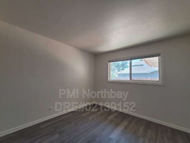 Building Photo - 1325 Canterbury Dr