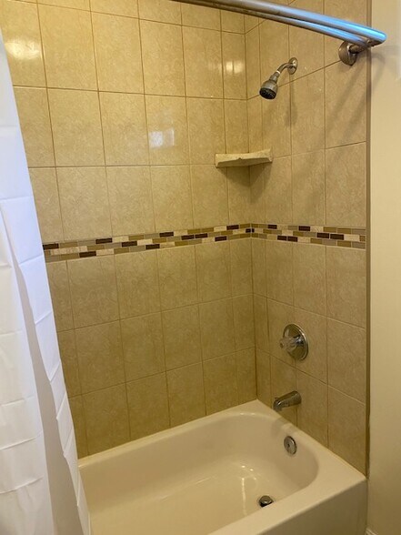 Building Photo - 1454 S Cloverdale Ave