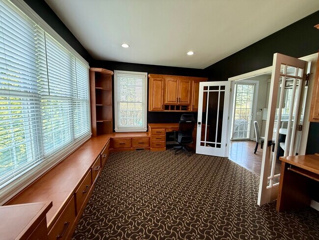 Building Photo - 354 Baltimore Dr