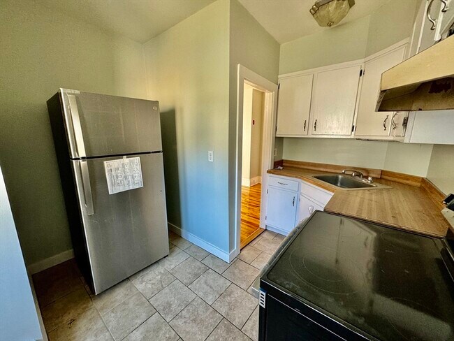 Building Photo - 30 Lucas St