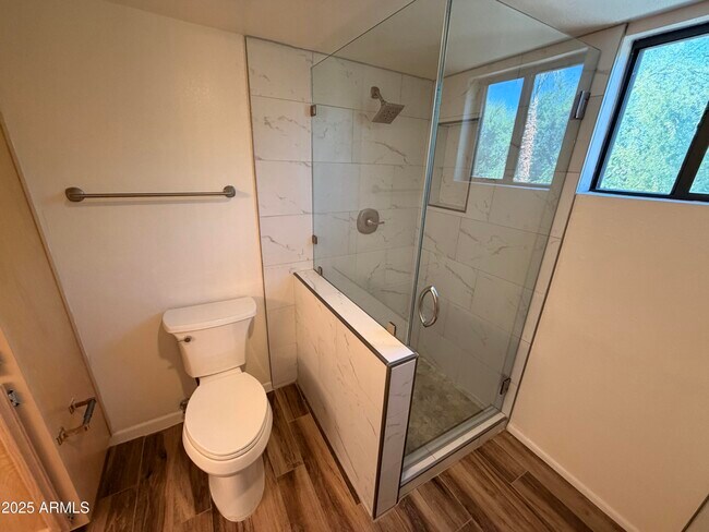 Building Photo - 2506 E Shaw Butte Dr