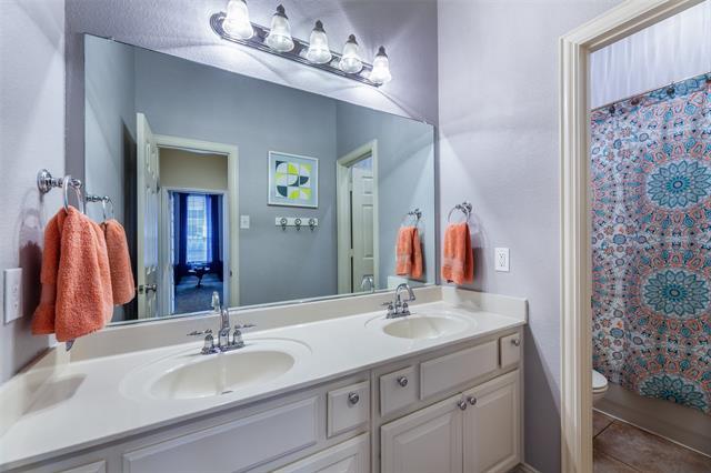 Building Photo - 920 Fannin Dr