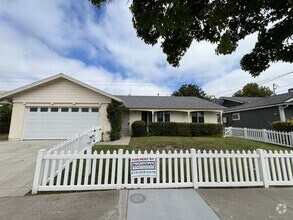 Building Photo - Perfect Home In A Cul De Sac ~ 3 Bedroom /...