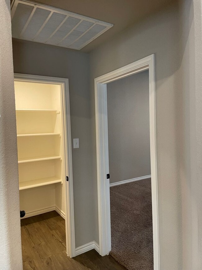 Building Photo - **NO PETS*** | Beautiful Single-Story 4 BR, 2.5 Bath | Covered Patio | Close to Fort Cavazos