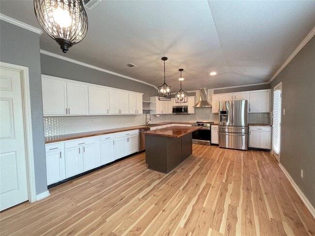 Building Photo - 600 Lakemont Dr