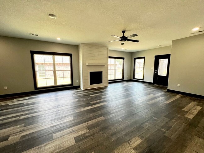 Building Photo - 4101 Stoke Dr