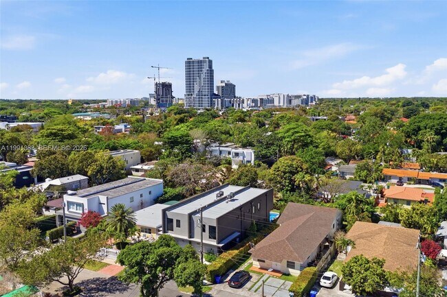 Building Photo - 2840 SW 32nd Ct