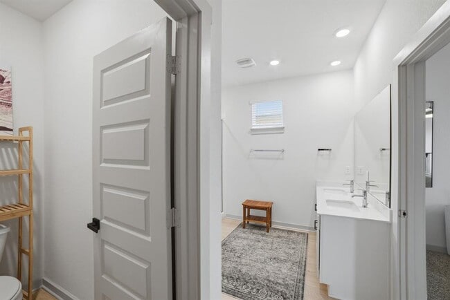 Building Photo - 3608 Overlord Ln