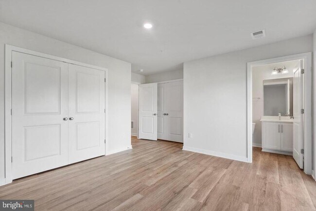 Building Photo - 16525 Green Glade Dr