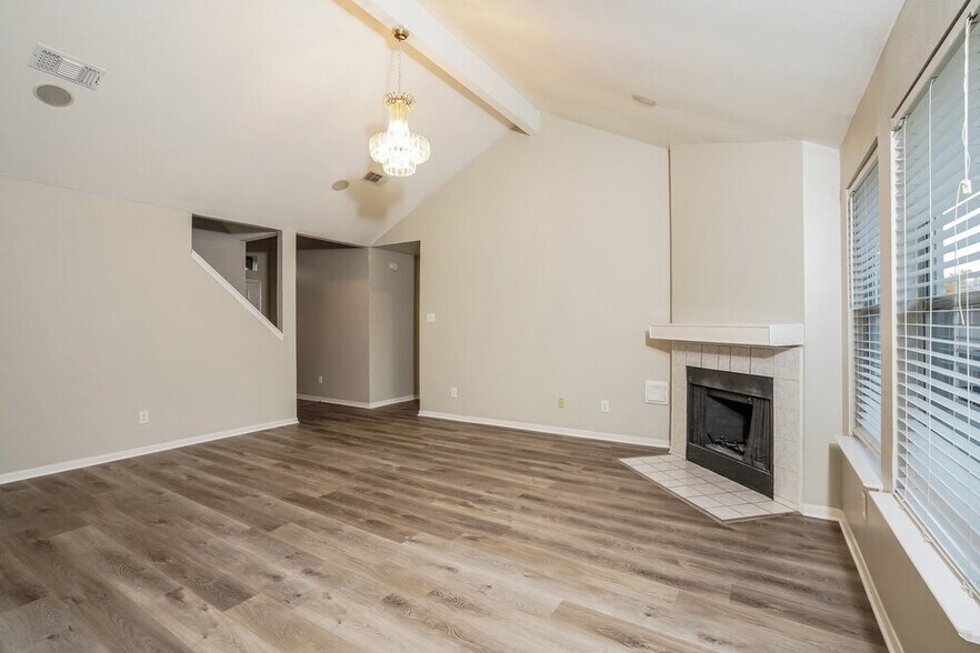 Building Photo - 2803 Green Hollow Ct