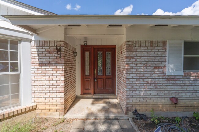 Building Photo - 7722 Pinebrook Dr