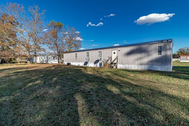 Building Photo - WELCOME HOME! 3 Bedroom, 2 Bathroom Mobile...