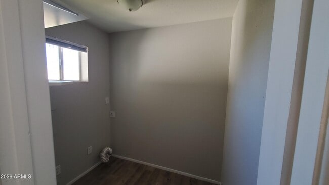 Building Photo - 905 N Ocotillo Dr