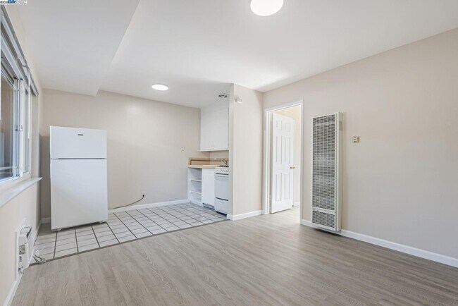Building Photo - 1180 Saranap Ave