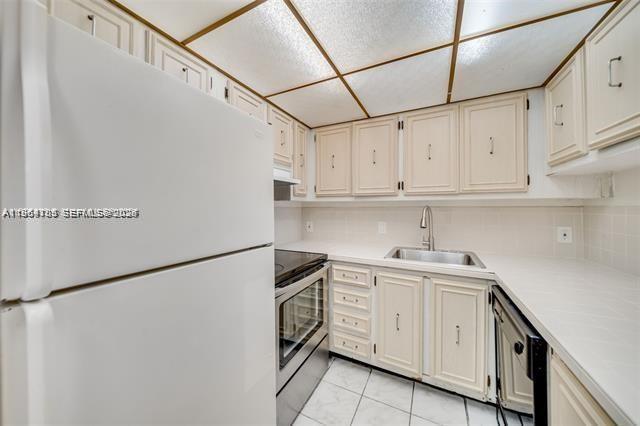 Building Photo - 4848 NW 24th Ct