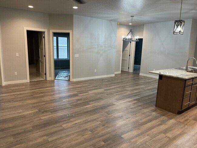 Building Photo - Twin home - 109