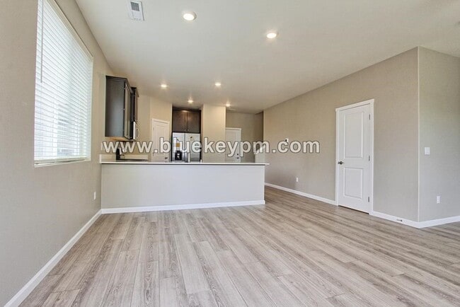 Building Photo - 4 Bed, 3 Bath Home Just off Ward Road and 4th Plain Blvd