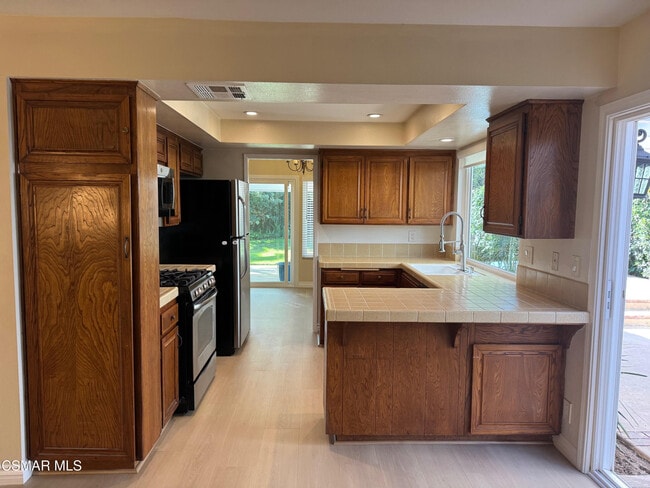 Building Photo - 846 Lindawood St