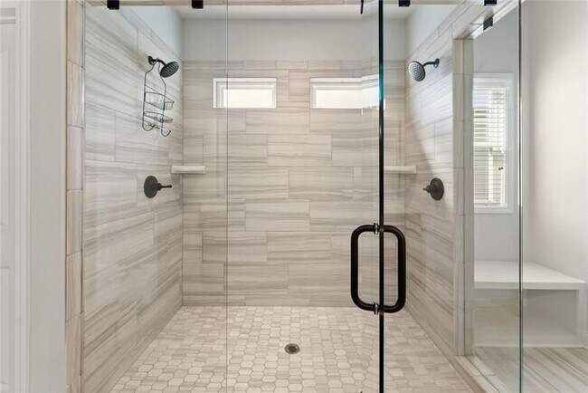 Building Photo - 4656 Silver Oak Dr SW