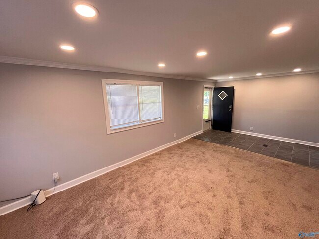 Building Photo - 123 Miller Ln