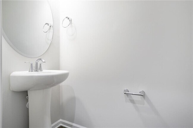 Building Photo - 5729 Wheeler Ridge Rd