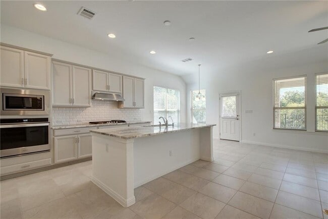 Building Photo - 113 Meadow Wood Cv