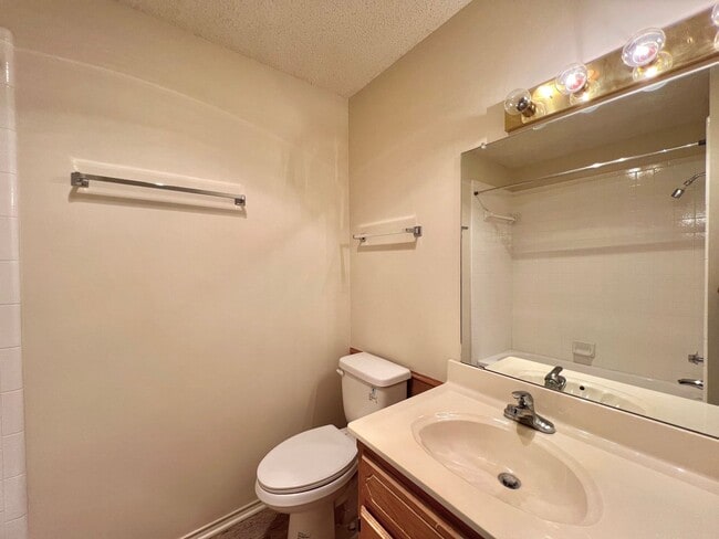 Building Photo - Available now! 3/2/2 with fenced backyard and small sunroom