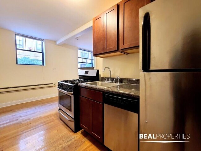Building Photo - 0 bedroom in CHICAGO IL 60657