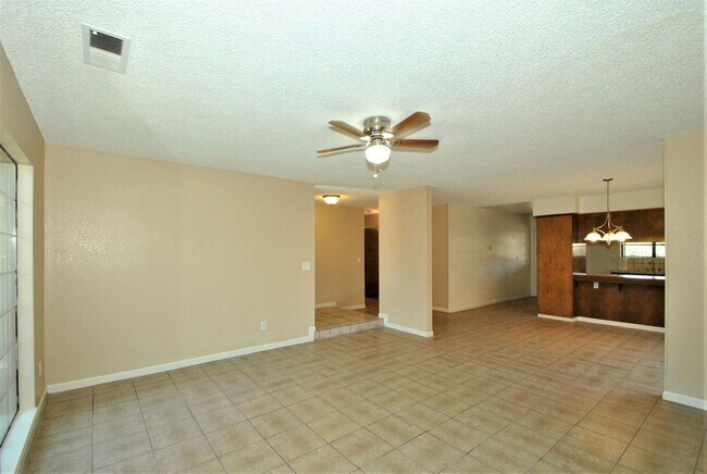 Building Photo - Lovely 4 Bedroom home in Clovis Unified