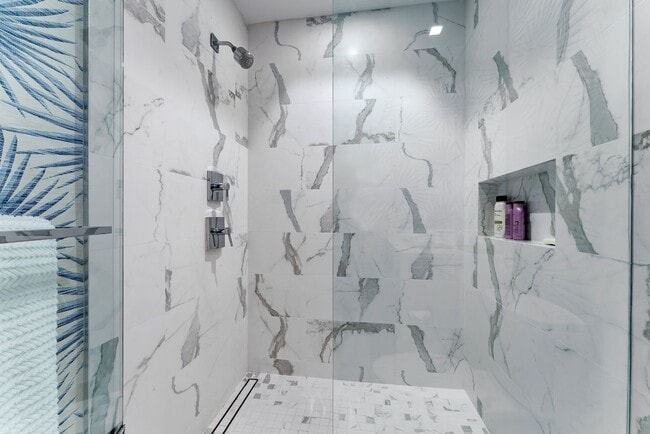 Building Photo - Vistablue Ultra Luxury Oceanfront Condo. 3 bed 3 bath. Singer Island.