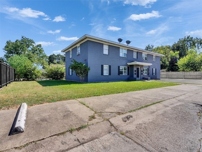 Building Photo - 7626 Pecan Villas Dr