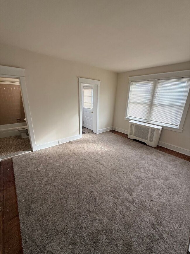 Building Photo - 633 Gilham St