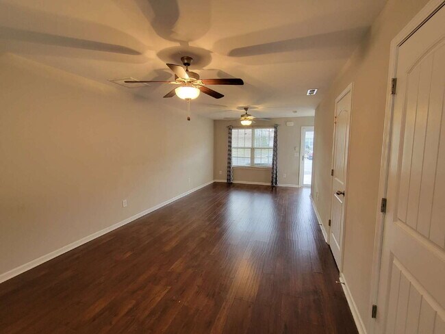 Building Photo - 2 Bedroom Townhome in Goodletsville